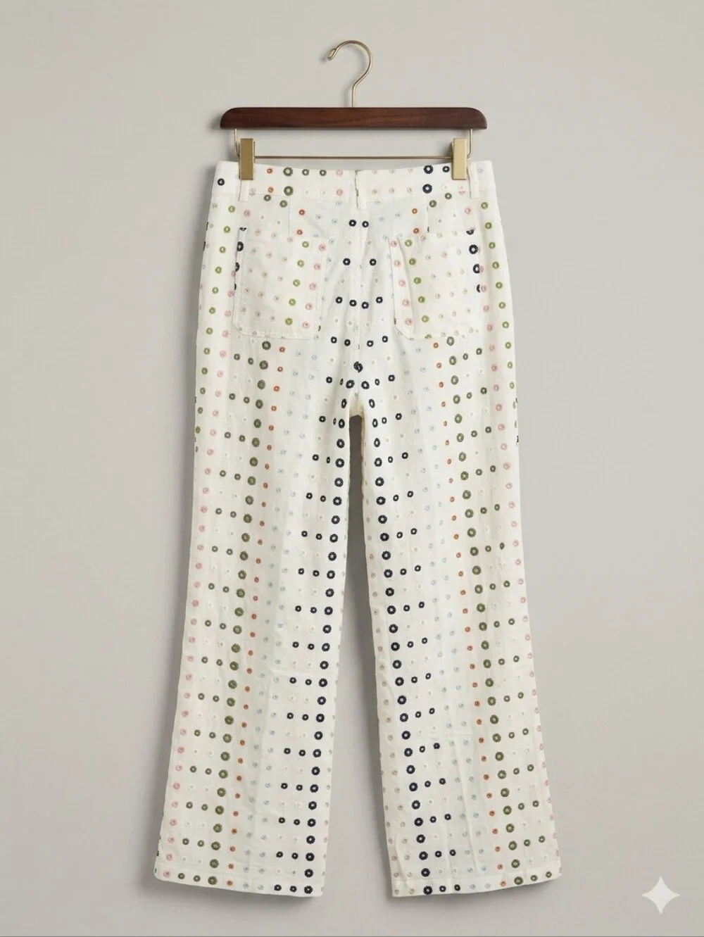 Classic Staple with a Modern Twist!
Gorgeous Linen Pants - Picture 2 of 10